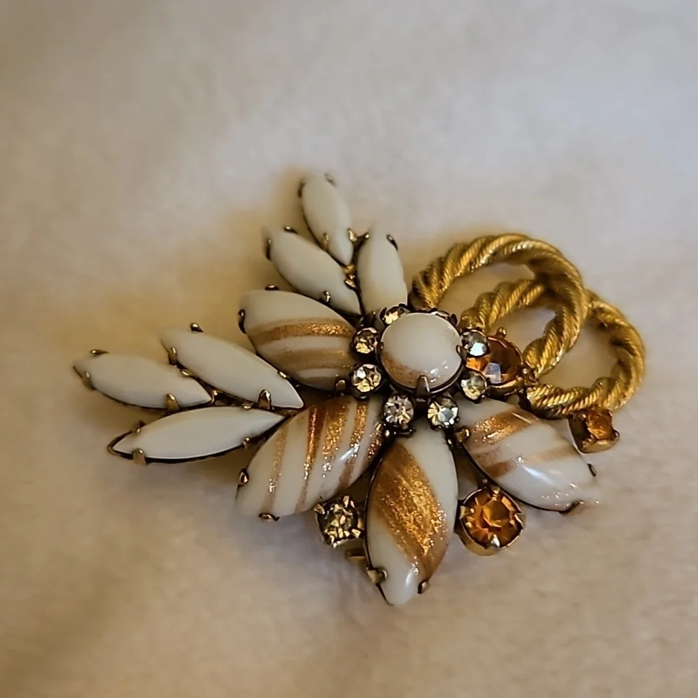 VTG JULIANA Copper Fluss Rhinestone Navette Floral Colonial Brooch Pin